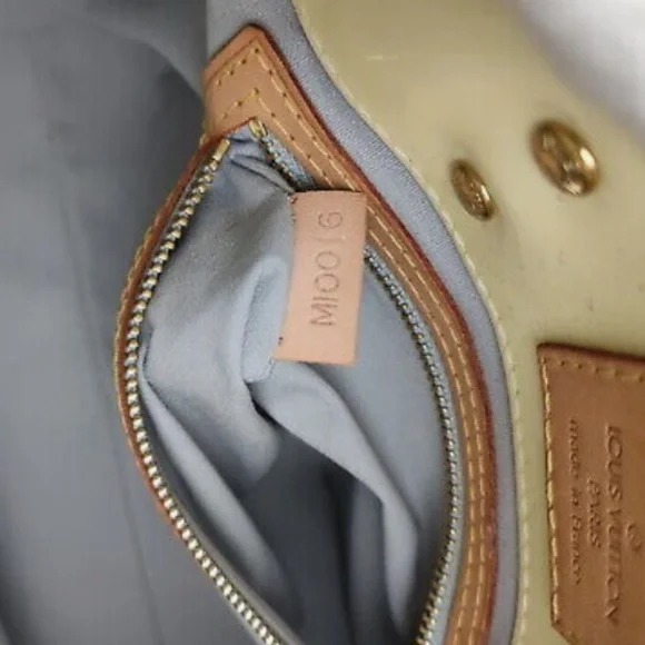 🚫SOLD🚫New Louis Vuitton Reade PM pearl *read - Picture 3 of 7